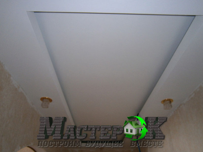 Фигурные потолки на кухне и в коридоре
